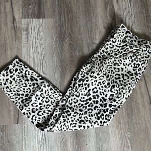 Leopard print skinny jeans